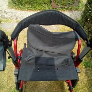 Wheelchair that turns into mobility walker - Image 3
