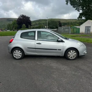 Renault Clio 1.2 Petrol 2011 Hatchback - Image 2