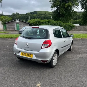 Renault Clio 1.2 Petrol 2011 Hatchback - Image 3