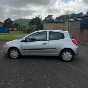 Renault Clio 1.2 Petrol 2011 Hatchback - Image 5