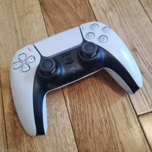 Ps5 digital edition with controller and wires - Image 2
