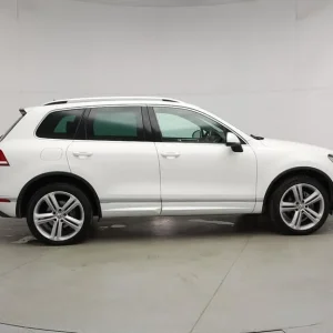 2017 Volkswagen Touareg 3.0 TDI V6 BlueMotion R-Line Plus - Image 6