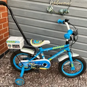 Kids first bike with stabilisers - Image 6