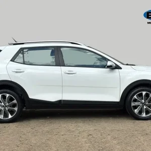 Kia Stonic 2 1.4 Petrol Manual 5-door SUV - Image 4