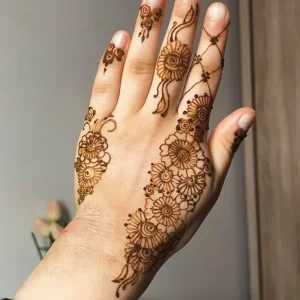 Henna artist - Image 2