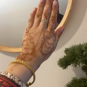 Henna artist - Image 3