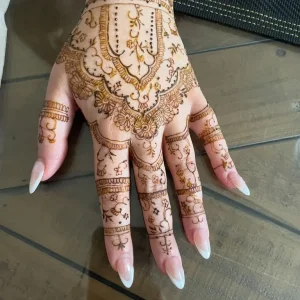 Henna artist - Image 5