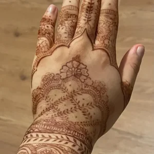 Henna artist - Image 6