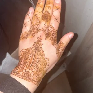 Henna artist - Image 8