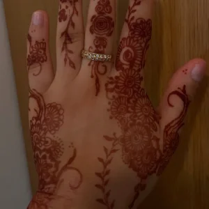 Henna artist