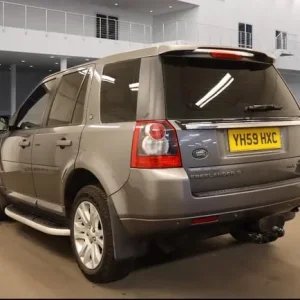 LAND ROVER FREELANDER 2.2 Td4 HSE 5DR AUTO - Image 4