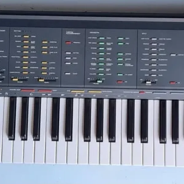 Vintage Yamaha PSR 70 Electric Keyboard