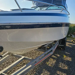 Crownline 220CCR cuddy cabin speedboat - Image 2