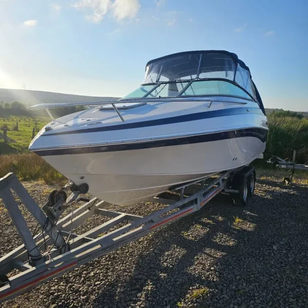 Crownline 220CCR cuddy cabin speedboat