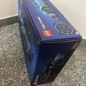 LEGO Technic Bugatti Chiron 42083 - Image 4