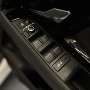 2020 Land Rover Evoque 2.0 D180 MHEV 4WD Estate Diesel - Image 5