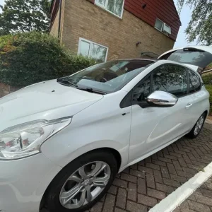 Peugeot 208 2015 manual hatchback 1199cc 3 doors - Image 4