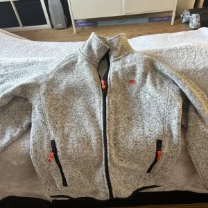Tresspass fleece and jacket - Image 3