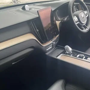 2025 Volvo XC60 2.0 T8 PHEV Estate - Image 4