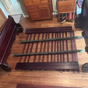 Indonesian dark hardwood sleigh bed, 4ft 6in - Image 3