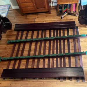 Indonesian dark hardwood sleigh bed, 4ft 6in - Image 4
