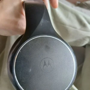 Motorola black Bluetooth headphones - Image 2