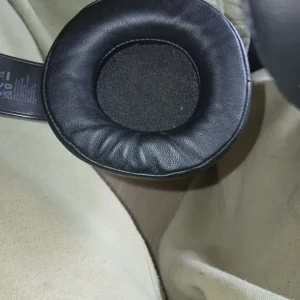 Motorola black Bluetooth headphones - Image 4