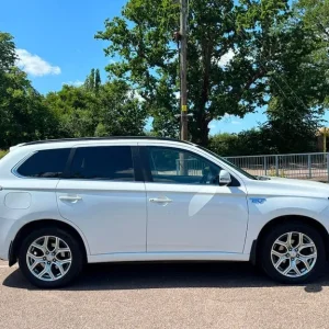 2014 Mitsubishi Outlander 2.0h Plug-in Hybrid SUV 4WD - Image 4