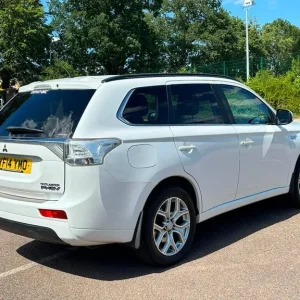 2014 Mitsubishi Outlander 2.0h Plug-in Hybrid SUV 4WD - Image 5