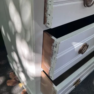 New England style chest of drawers - Image 2