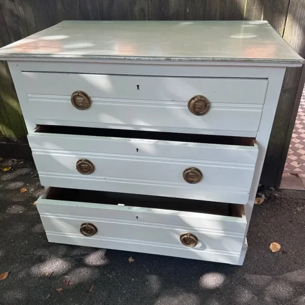 New England style chest of drawers