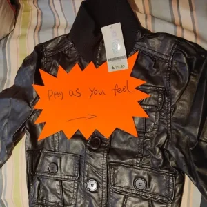 Pay as you feel New and good quality Jackets and tops - Image 5