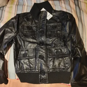 Pay as you feel New and good quality Jackets and tops