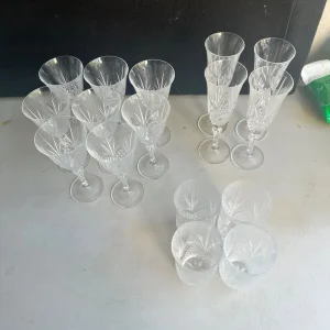 Kitchen glassware and small bits - Image 4