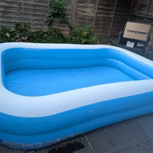 Garden pool with pump and cover
