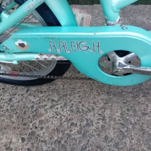 Small girls Raleigh bike 11in frame 20in wheels - Image 4