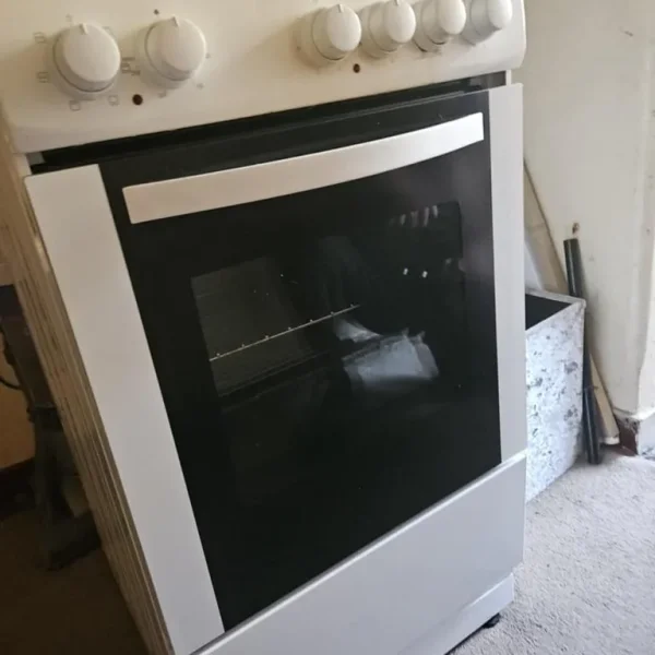 Nearly new cooker used twice