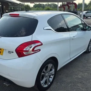 2014 Peugeot 208 1.6 e-HDi Allure 3-door Hatchback - Image 3