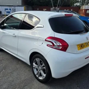 2014 Peugeot 208 1.6 e-HDi Allure 3-door Hatchback - Image 4