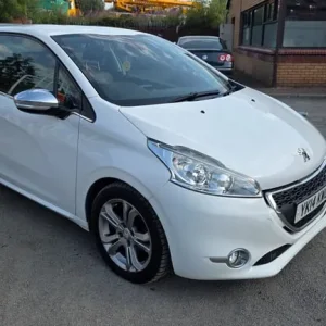2014 Peugeot 208 1.6 e-HDi Allure 3-door Hatchback