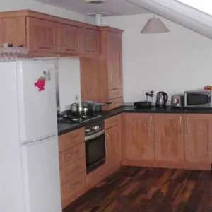 2 bedroom top floor apartment - Image 2