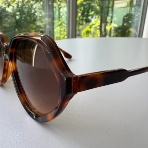 Victoria Beckham Ladies Oversized Sunglasses - Image 3