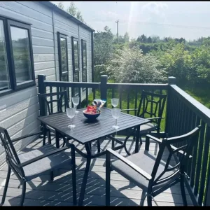 Gold grade lodge with sea views and a kitchen you’ll actually use - Image 4