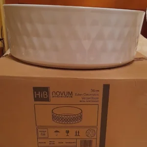 Eden Geometric wash hand basin with bath mat and shower hose