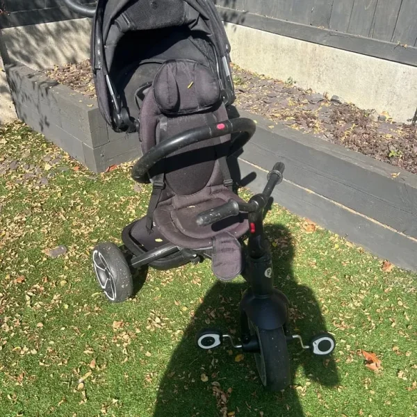 Black trike with detachable fittings