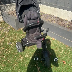 Black trike with detachable fittings