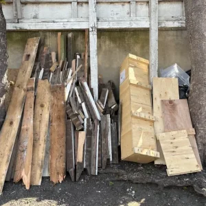 Coffin box and extra wood - Image 2