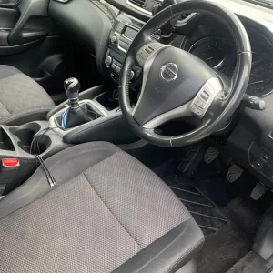 Nissan Qashqai 2015 hatchback manual 1.2 petrol - Image 4
