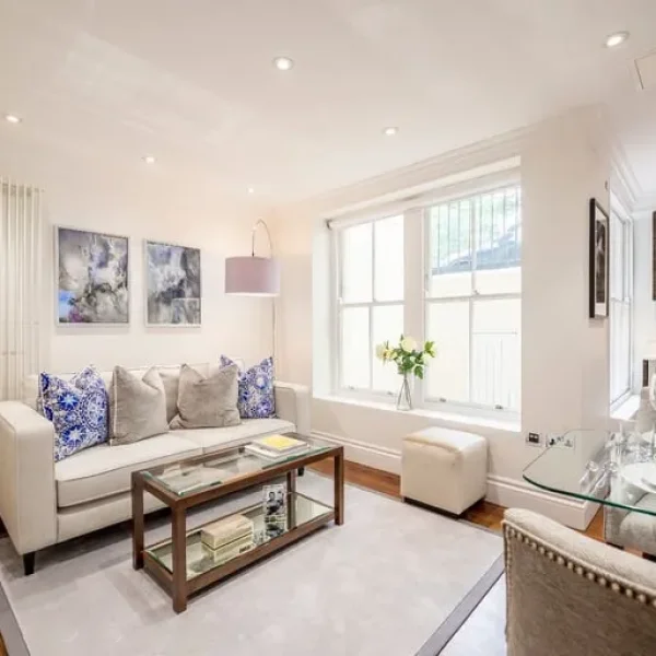 One-bedroom flat in a Grade II listed building with marble bathroom and private garden access