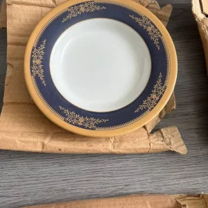 White Plastic Tableware Set - Image 8